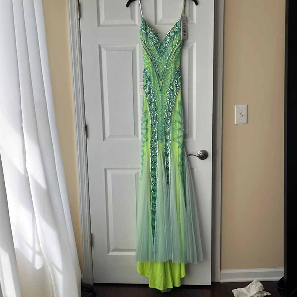 - Beautiful dress for wedding or prom